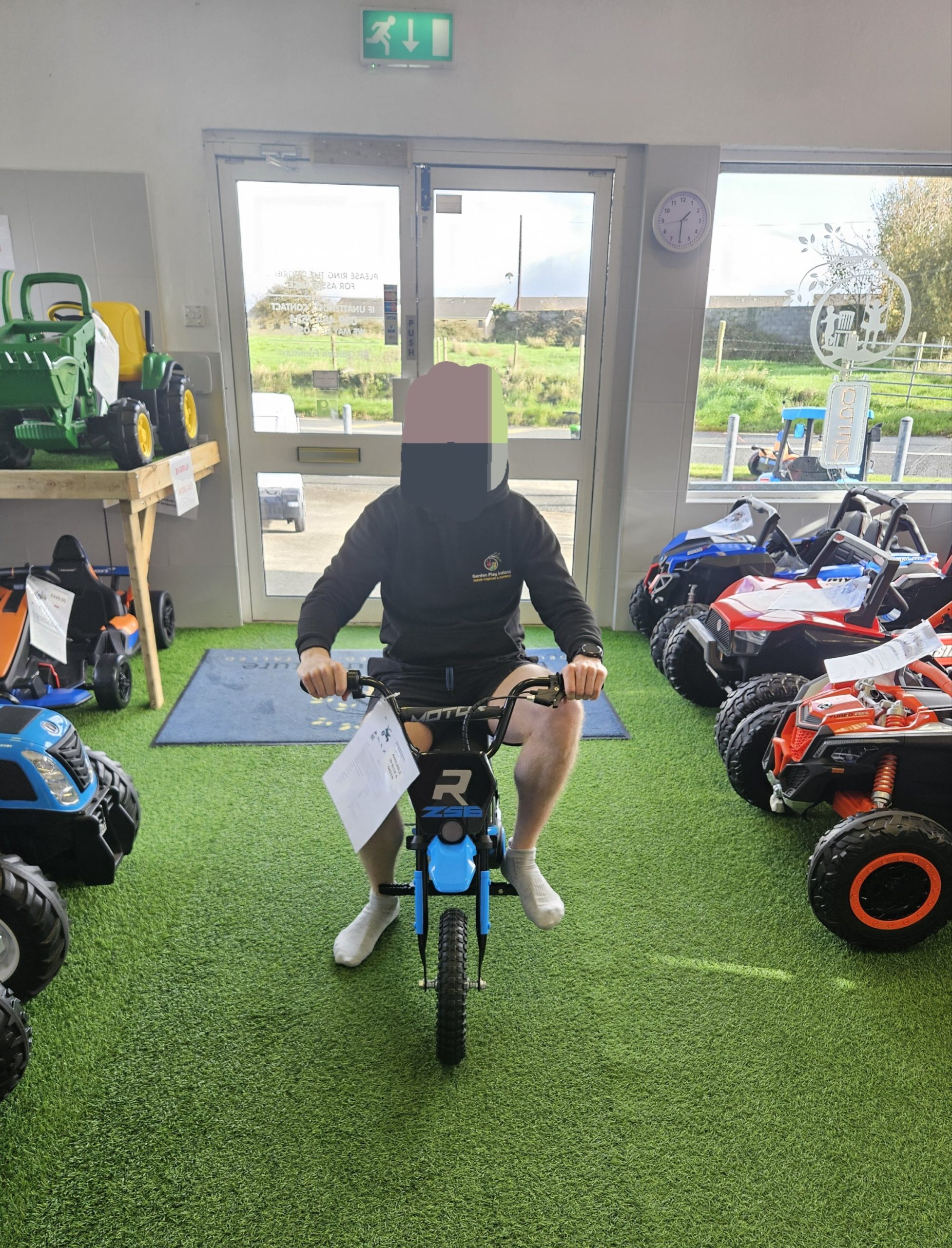 Dirt Race Scrambler 24V Electric Ride On Motorbike Blue - Image 6