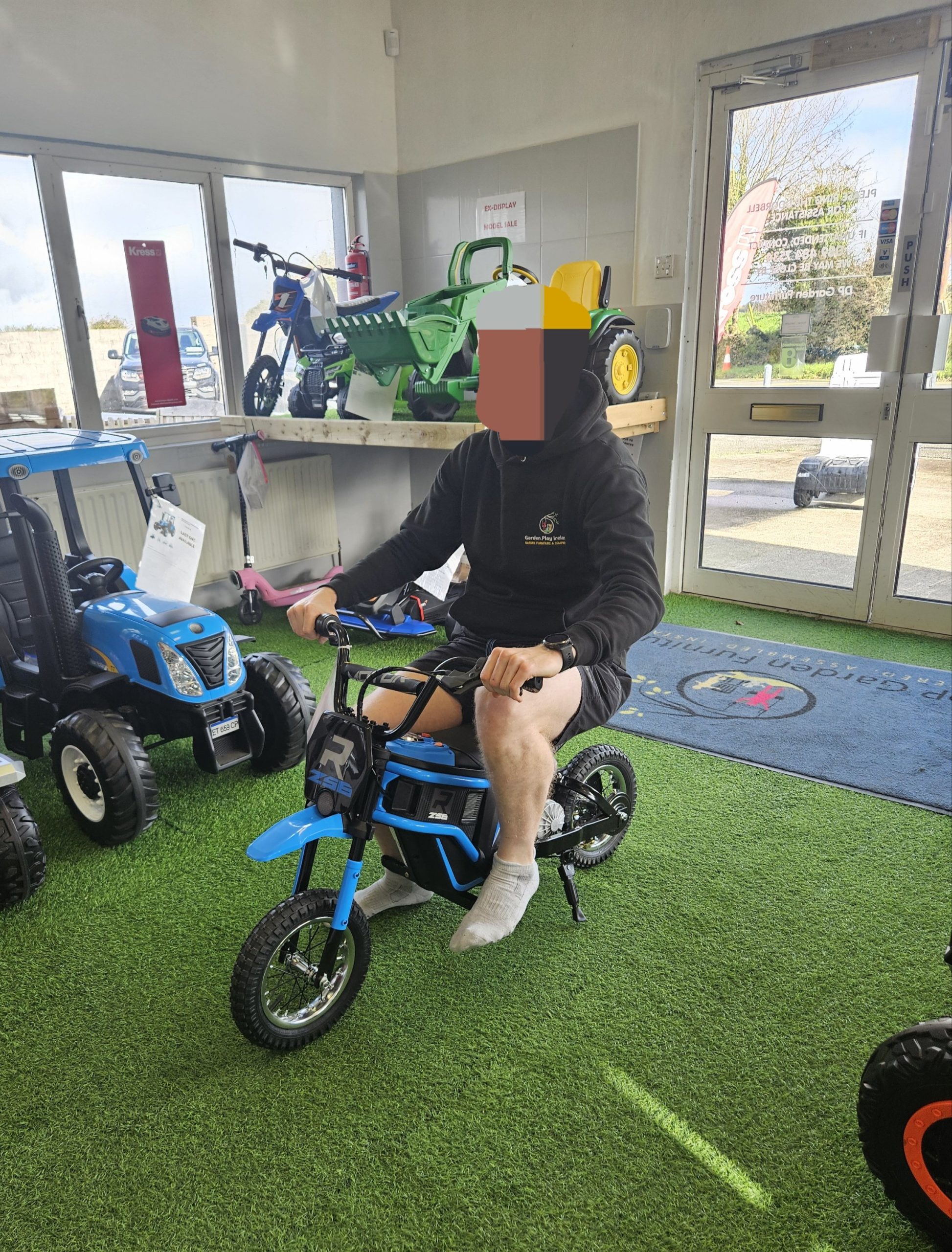 Dirt Race Scrambler 24V Electric Ride On Motorbike Blue - Image 7